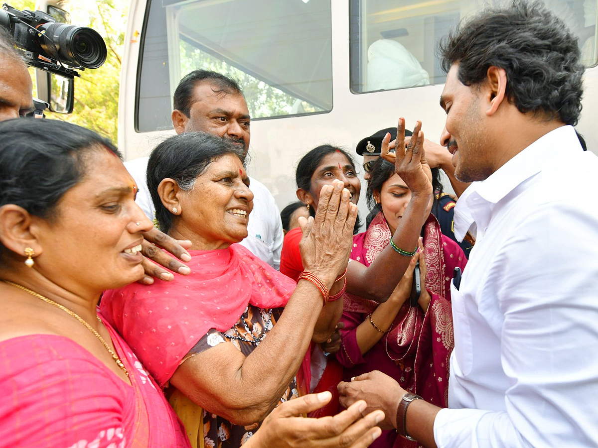 CM YS Jagan Memantha Siddham Bus Yatra At Tuggali Village Photos - Sakshi35