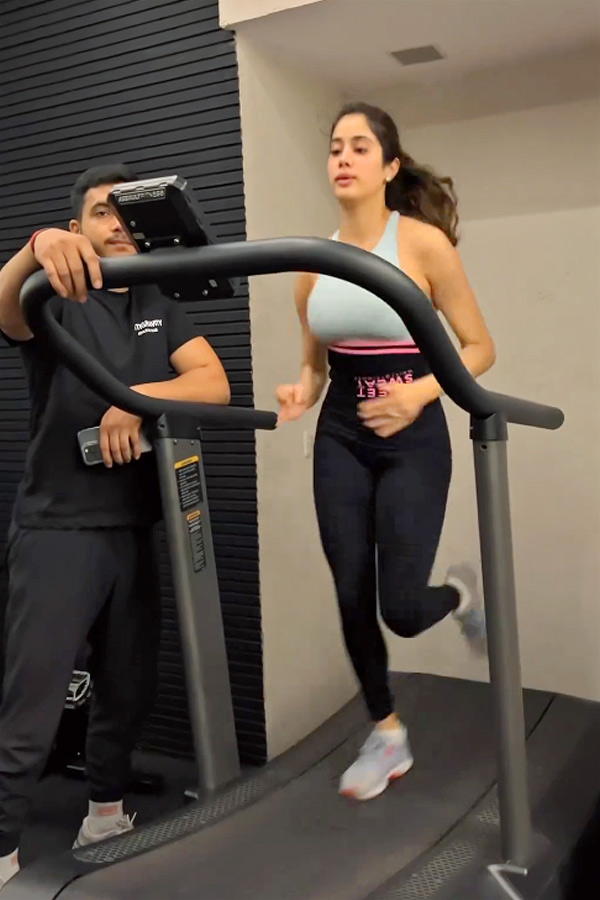 Janhvi Kapoor GYM Workout PHotos - Sakshi7