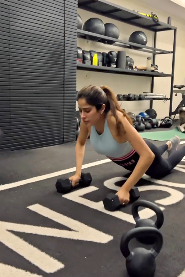 Janhvi Kapoor GYM Workout PHotos - Sakshi8