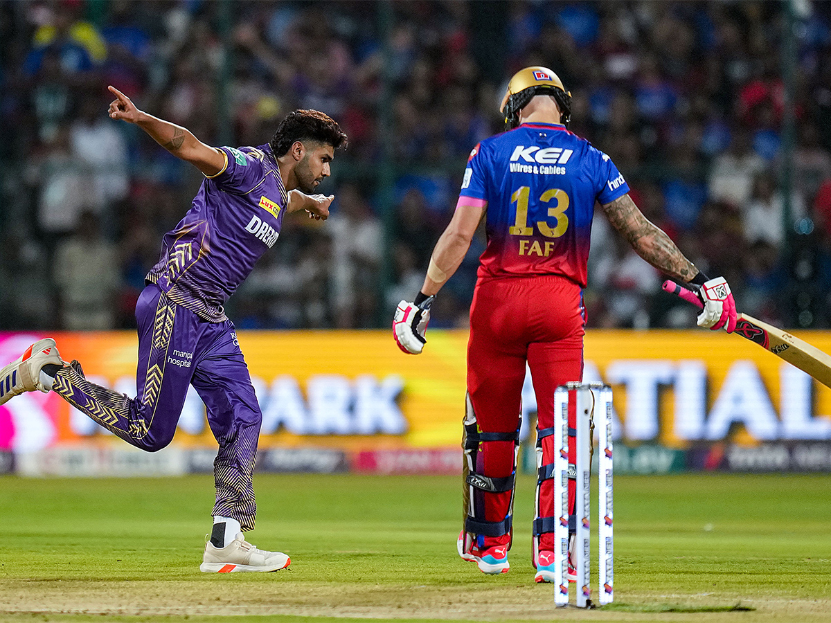 T20 cricket match between Royal Challengers Bengaluru and Kolkata Knight Riders - Sakshi30