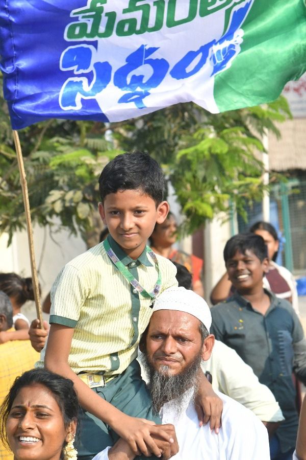 CM YS Jagan memantha siddham Bus Yatra at Anantapur PHotos - Sakshi14