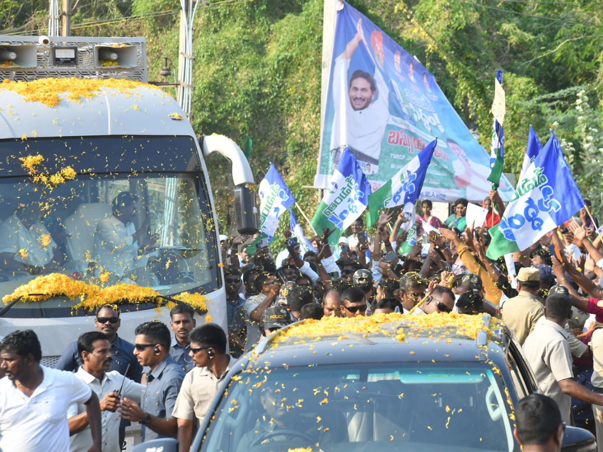 CM YS Jagan memantha siddham Bus Yatra at Anantapur PHotos - Sakshi17