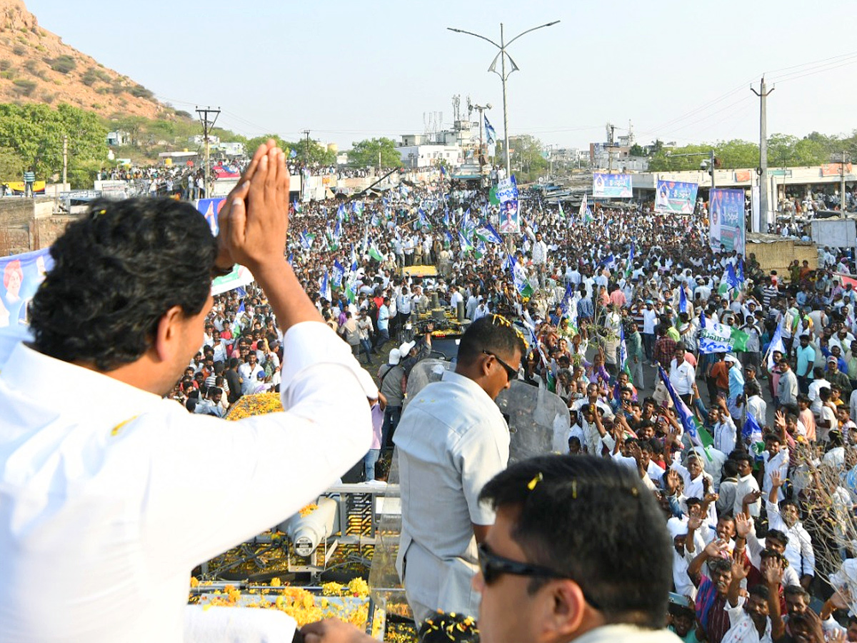 CM YS Jagan memantha siddham Bus Yatra at Anantapur PHotos - Sakshi19