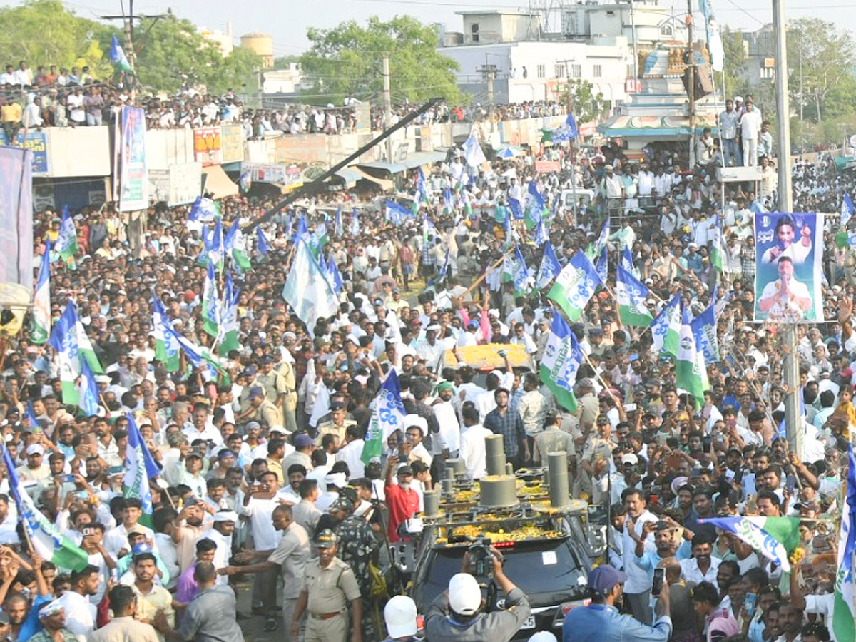 CM YS Jagan memantha siddham Bus Yatra at Anantapur PHotos - Sakshi20