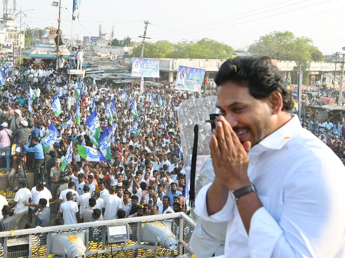 CM YS Jagan memantha siddham Bus Yatra at Anantapur PHotos - Sakshi22