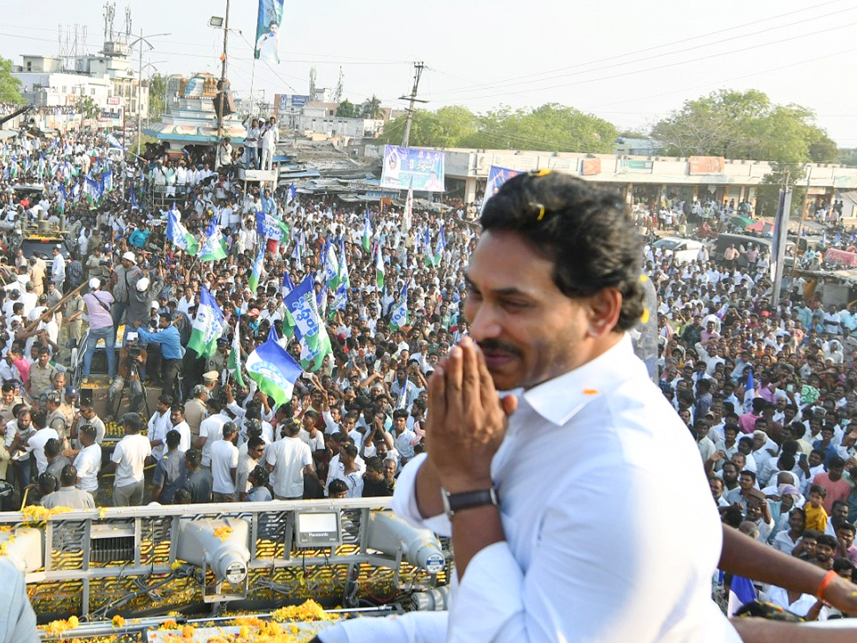 CM YS Jagan memantha siddham Bus Yatra at Anantapur PHotos - Sakshi23