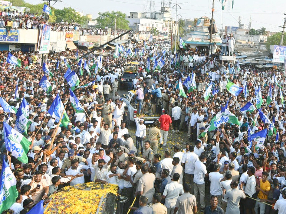 CM YS Jagan memantha siddham Bus Yatra at Anantapur PHotos - Sakshi24