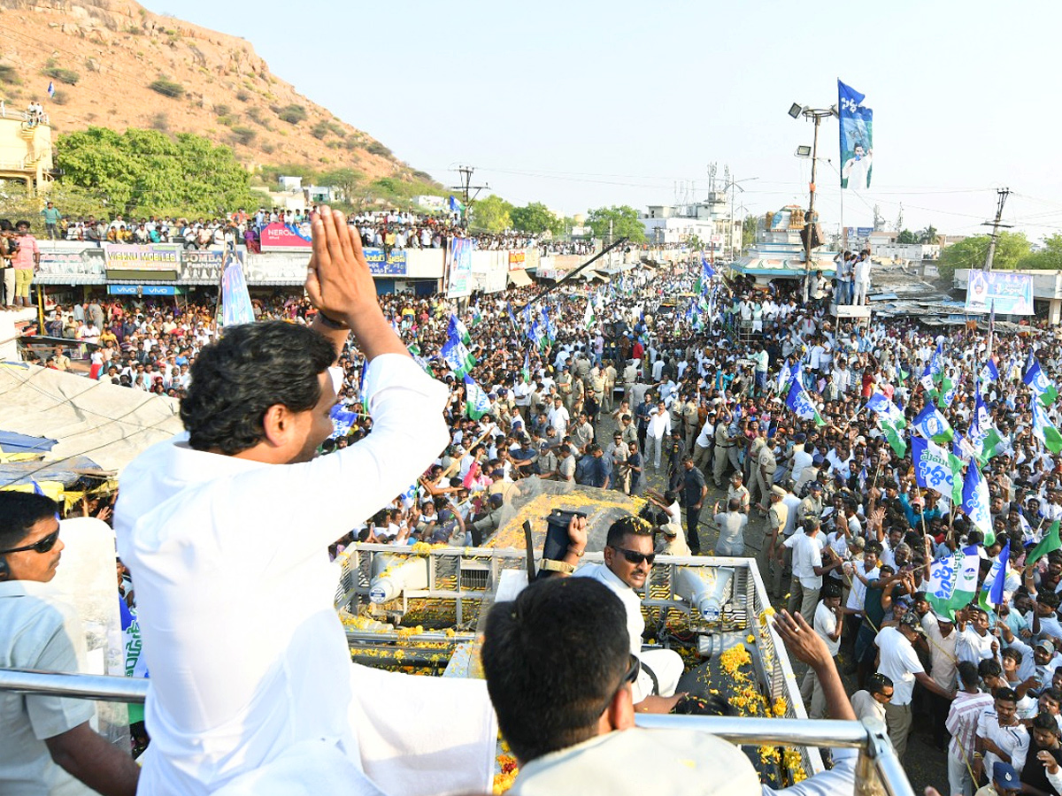 CM YS Jagan memantha siddham Bus Yatra at Anantapur PHotos - Sakshi25