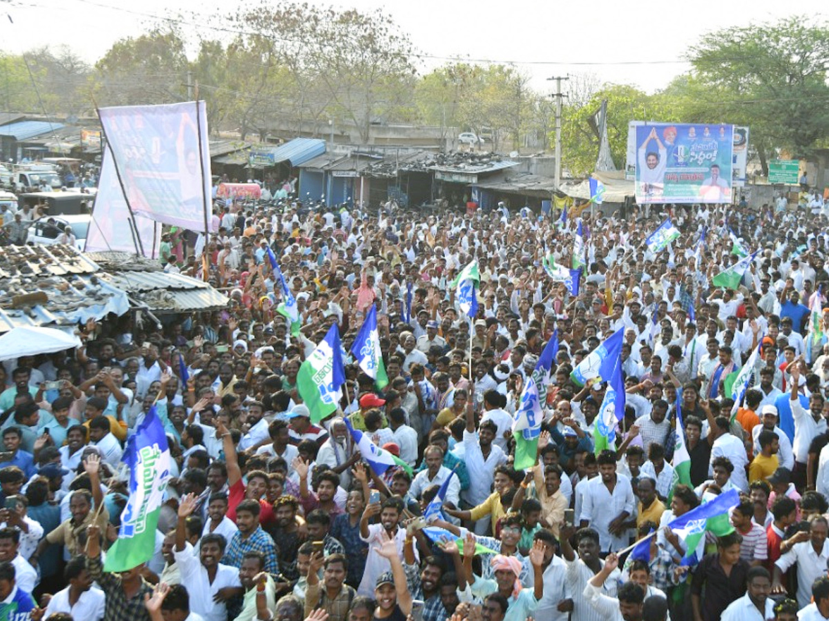 CM YS Jagan memantha siddham Bus Yatra at Anantapur PHotos - Sakshi27