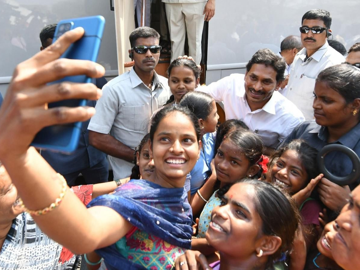 CM YS Jagan memantha siddham Bus Yatra at Anantapur PHotos - Sakshi7