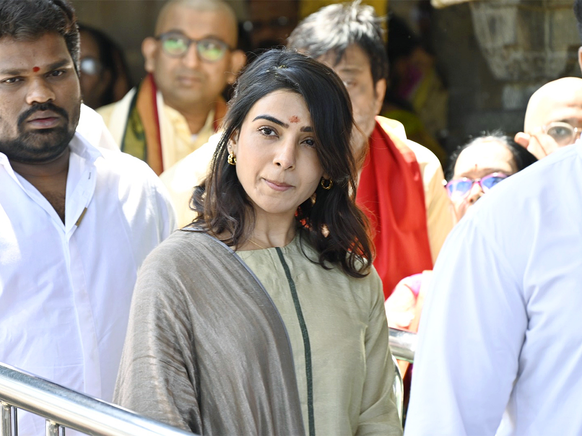 Actress Samantha Visit in Tirumala Photos - Sakshi18