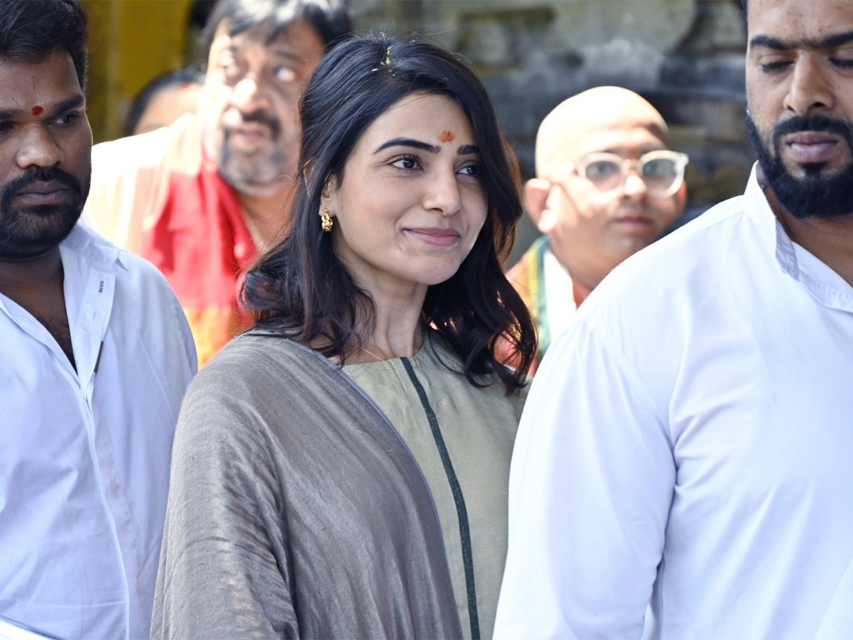 Actress Samantha Visit in Tirumala Photos - Sakshi2