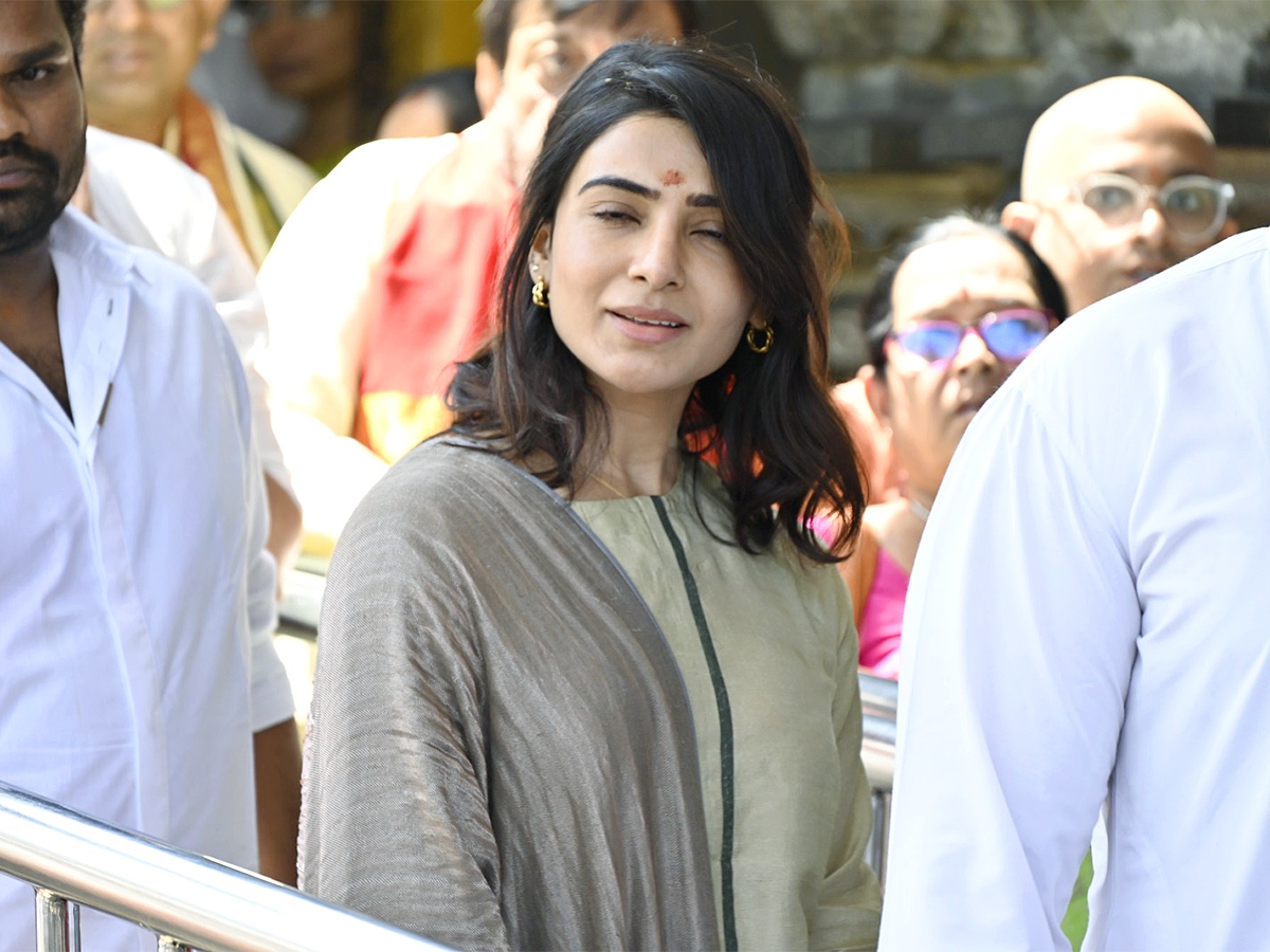 Actress Samantha Visit in Tirumala Photos - Sakshi19