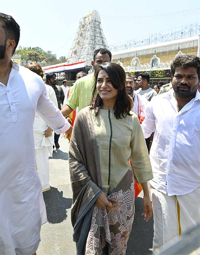 Actress Samantha Visit in Tirumala Photos - Sakshi24