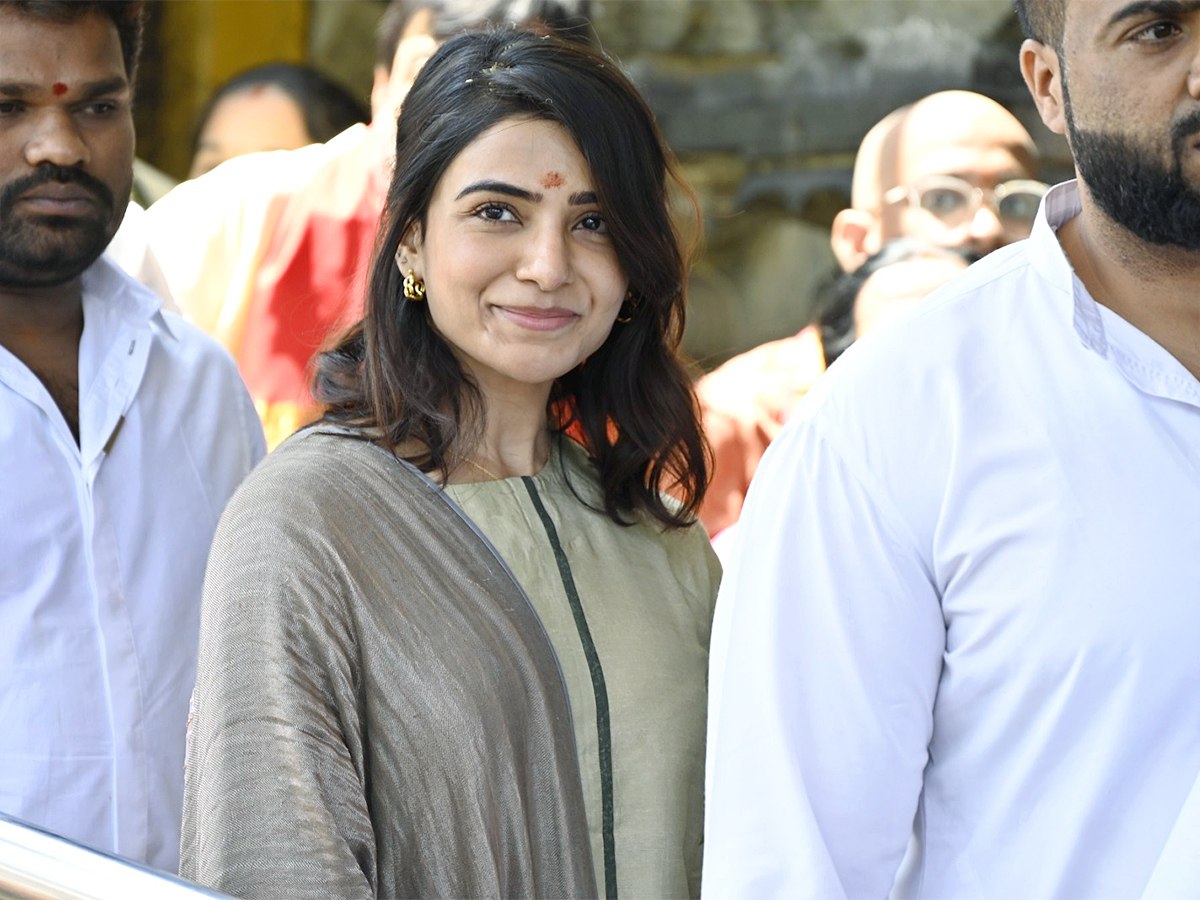 Actress Samantha Visit in Tirumala Photos - Sakshi26