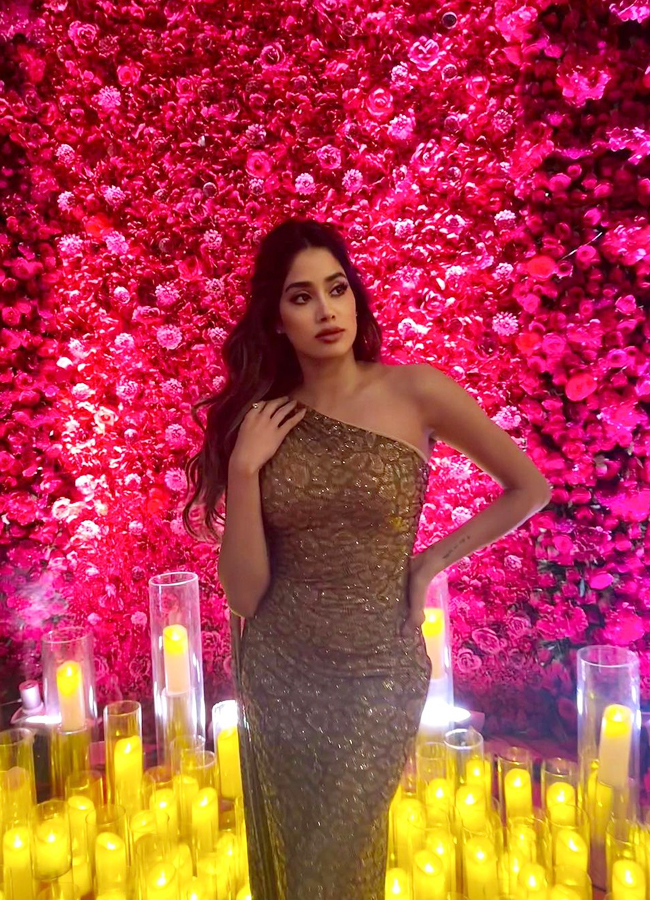 Janhvi Kapoor Stunns Everyone By Her Appearance At Ambani Radhika Pre-Wedding Event - Sakshi17