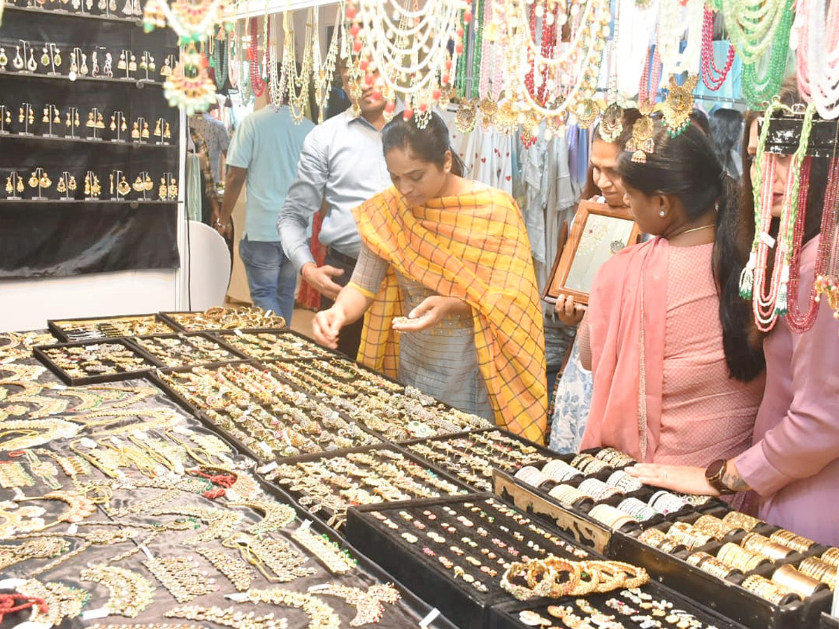 Models in Sutraa Exhibition held At Hyderabad Photos - Sakshi6