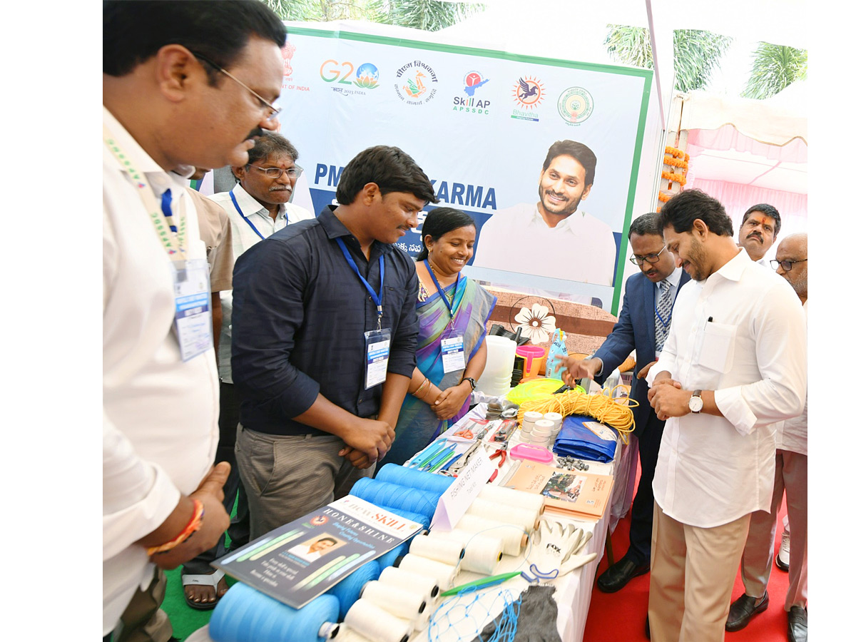 AP CM YS Jagan LAUNCHING OF CASCADING SKILLS PARADIGM BHAVITA at Vizag Photos - Sakshi4