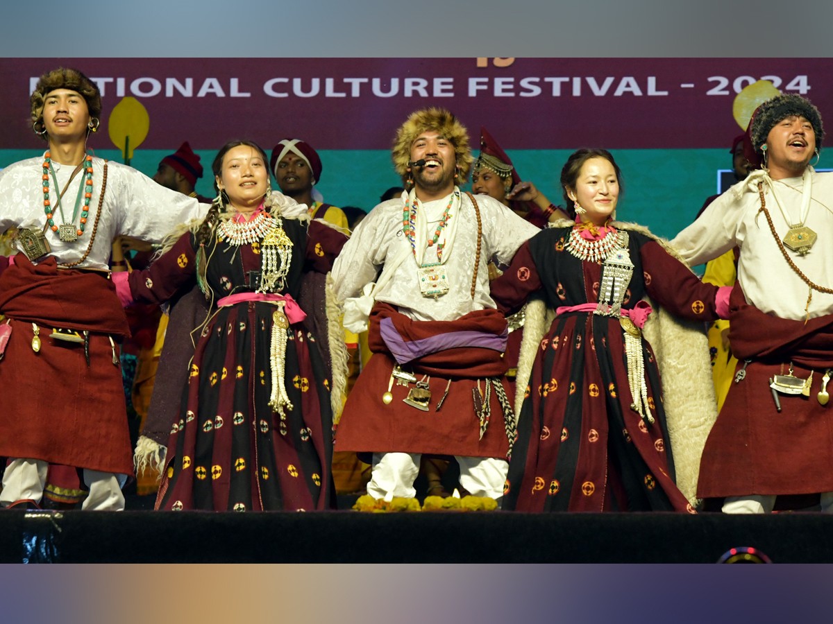 Artistes Wonderful Performances At People's Plaza On The Occasion Of National Culture Festival - Sakshi16