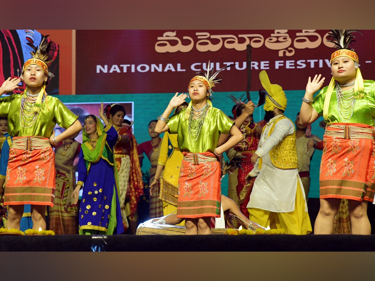 Artistes Wonderful Performances At People's Plaza On The Occasion Of National Culture Festival - Sakshi17