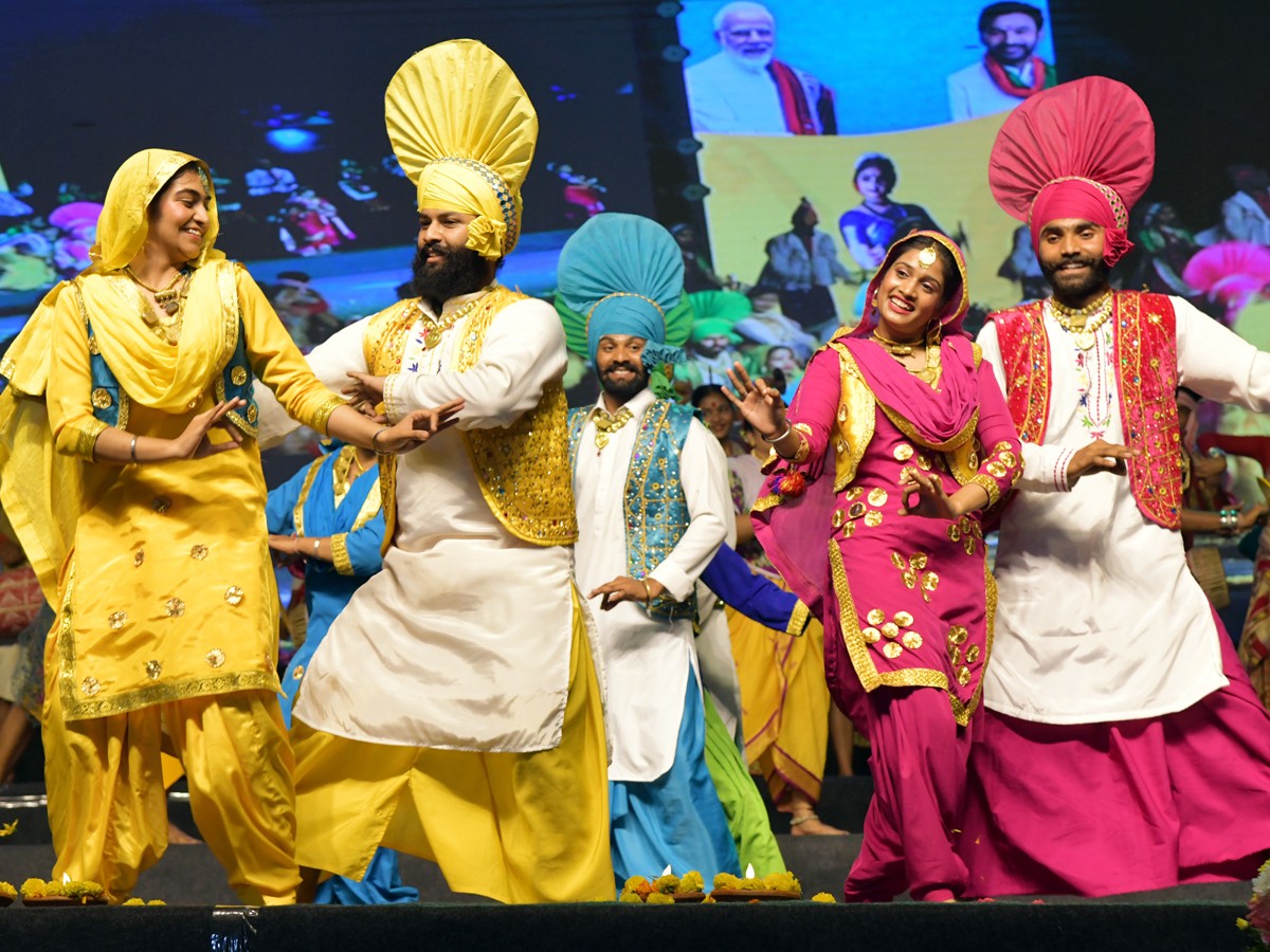 Artistes Wonderful Performances At People's Plaza On The Occasion Of National Culture Festival - Sakshi19