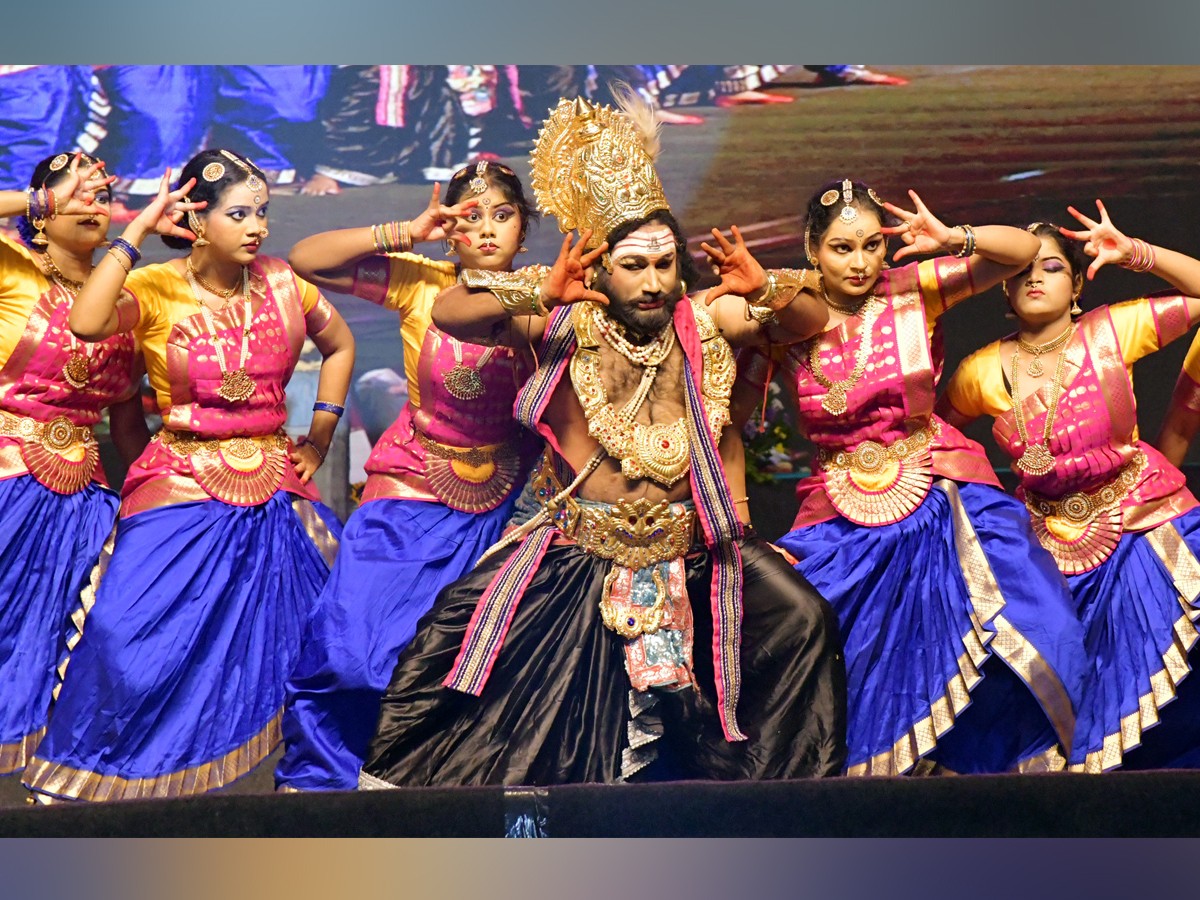 Artistes Wonderful Performances At People's Plaza On The Occasion Of National Culture Festival - Sakshi7