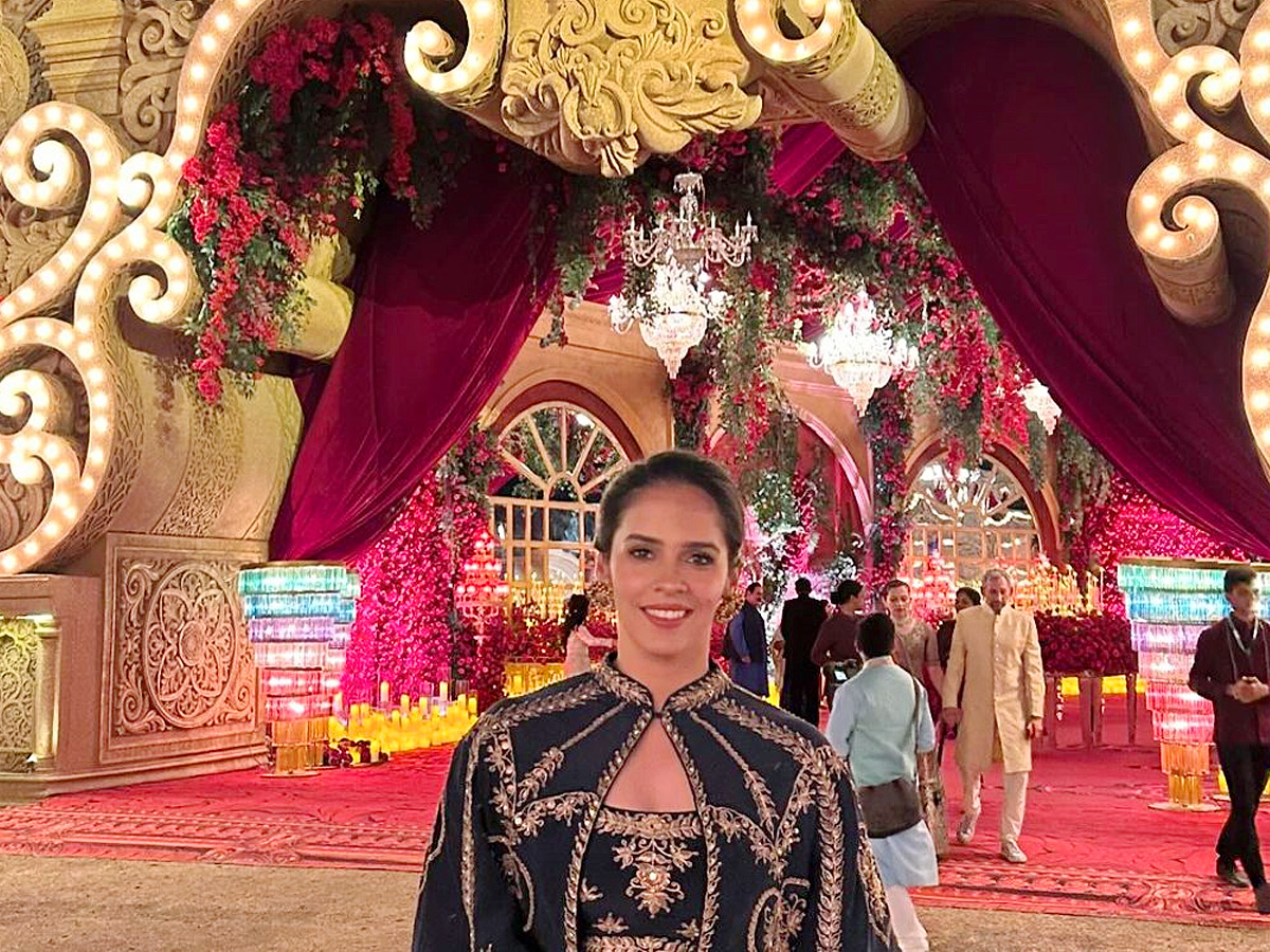 Saina Nehwal Congratulates Radhika Merchant With Beautiful Pic Viral - Sakshi11