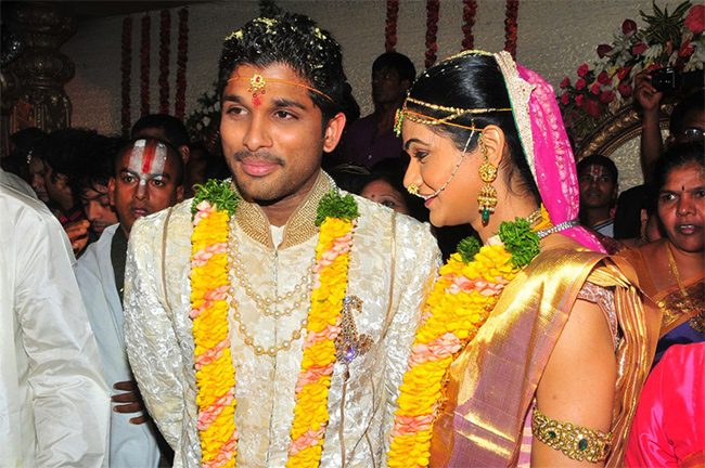 Allu Arjun Wishes Sneha Reddy On 13th Wedding Anniversary - Sakshi12