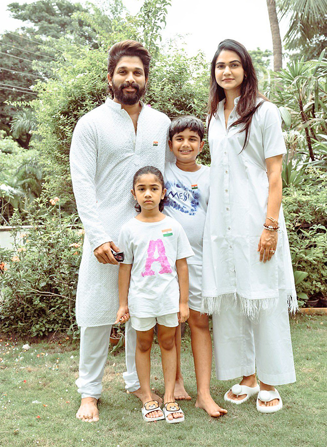 Allu Arjun Wishes Sneha Reddy On 13th Wedding Anniversary - Sakshi22