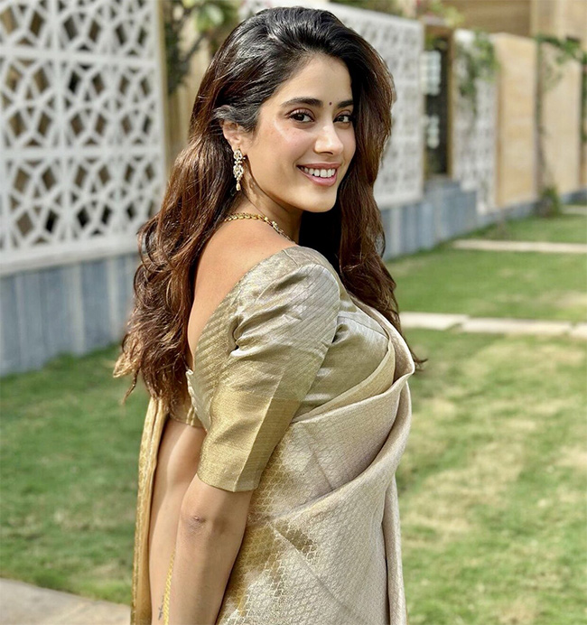 Bollywood Actress Janhvi Kapoor Rare and Unseen Images - Sakshi25