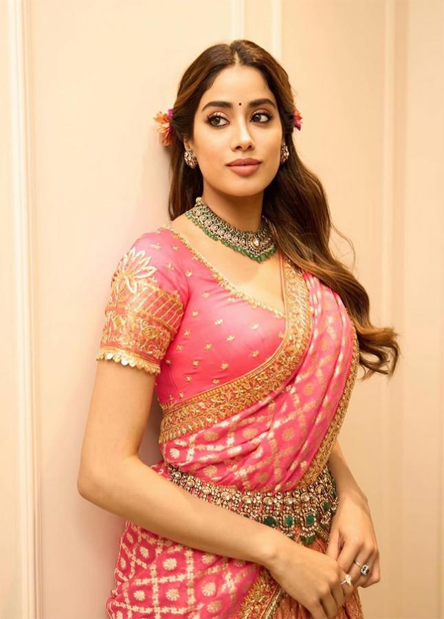 Bollywood Actress Janhvi Kapoor Rare and Unseen Images - Sakshi26