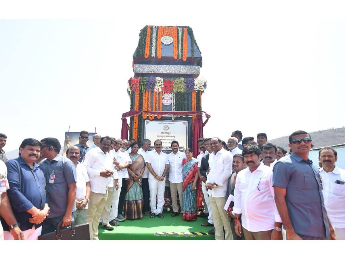 CM YS Jagan Tour In Prakasam District Photos - Sakshi9