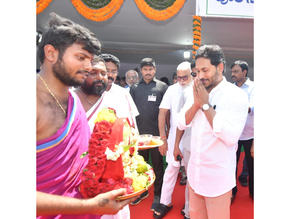 CM YS Jagan Tour In Prakasam District Photos - Sakshi10