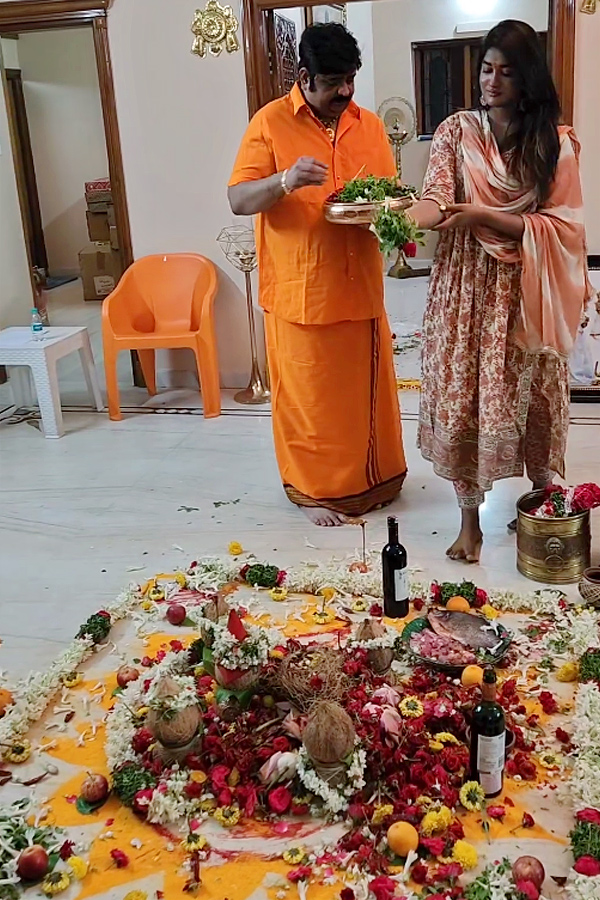 Dimple Hayathi Performs Secret Pooja With Astrologer Photos - Sakshi8