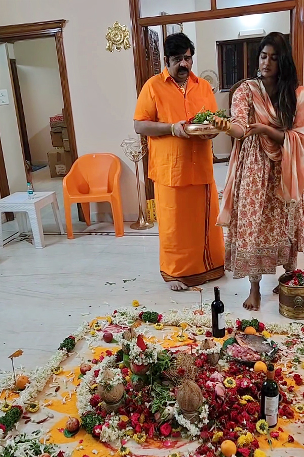 Dimple Hayathi Performs Secret Pooja With Astrologer Photos - Sakshi9