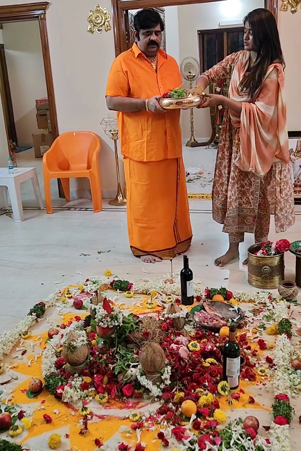 Dimple Hayathi Performs Secret Pooja With Astrologer Photos - Sakshi10