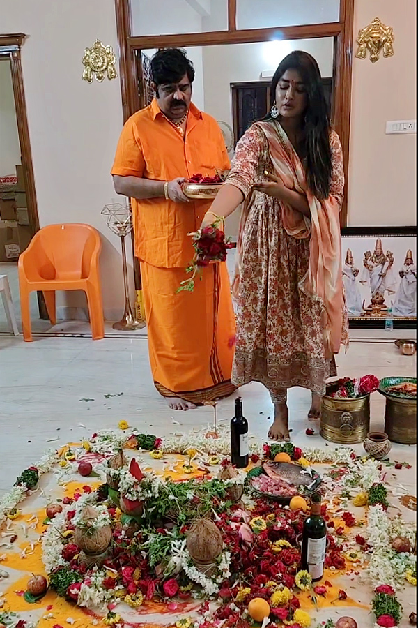 Dimple Hayathi Performs Secret Pooja With Astrologer Photos - Sakshi11