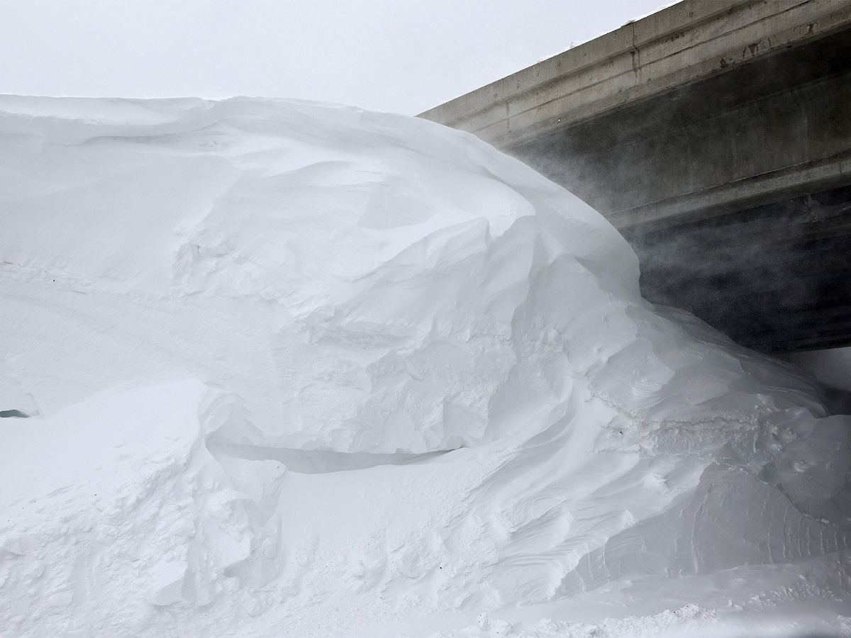 Vehicles Stuck on California Interstate as Heavy Snow - Sakshi17