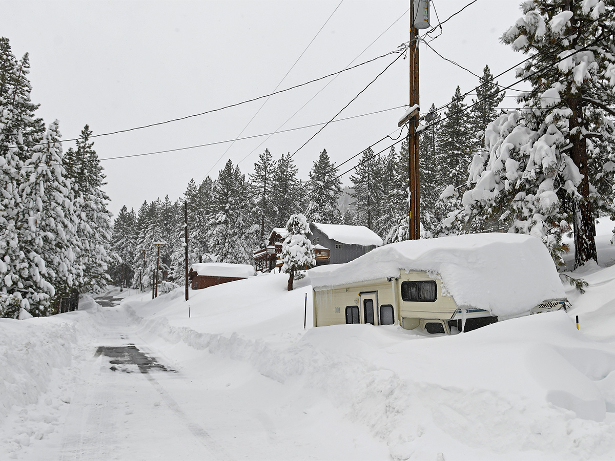 Vehicles Stuck on California Interstate as Heavy Snow - Sakshi19