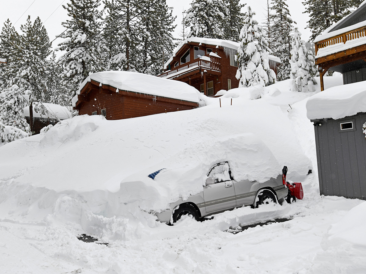 Vehicles Stuck on California Interstate as Heavy Snow - Sakshi26