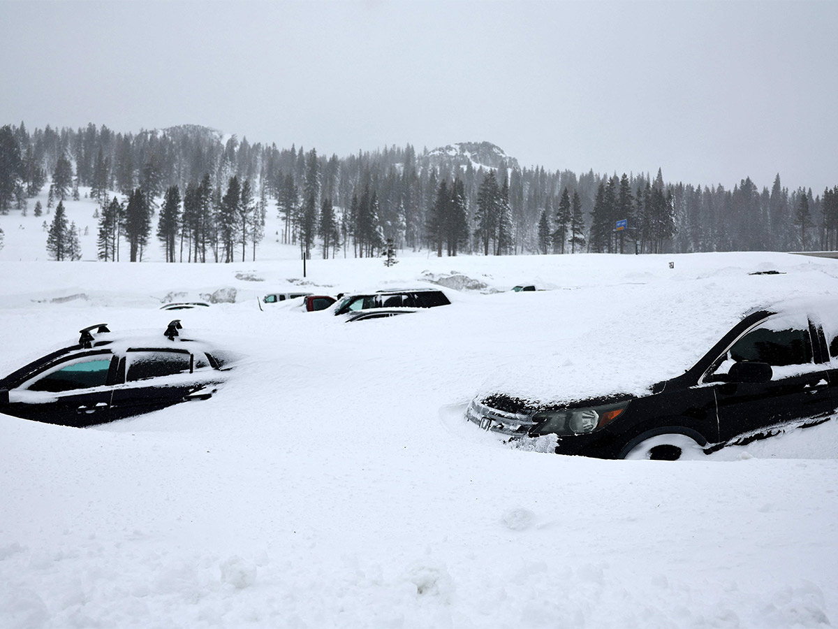 Vehicles Stuck on California Interstate as Heavy Snow - Sakshi30