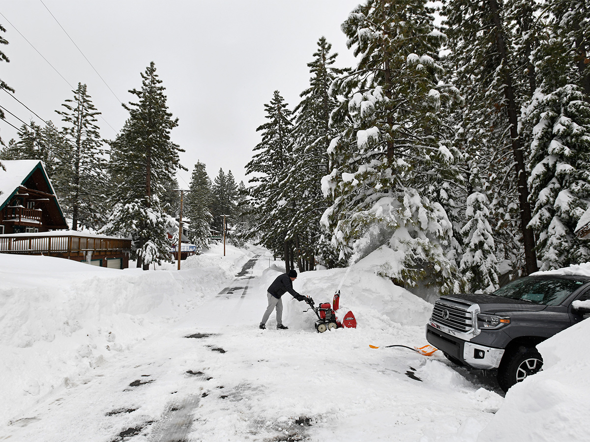 Vehicles Stuck on California Interstate as Heavy Snow - Sakshi31