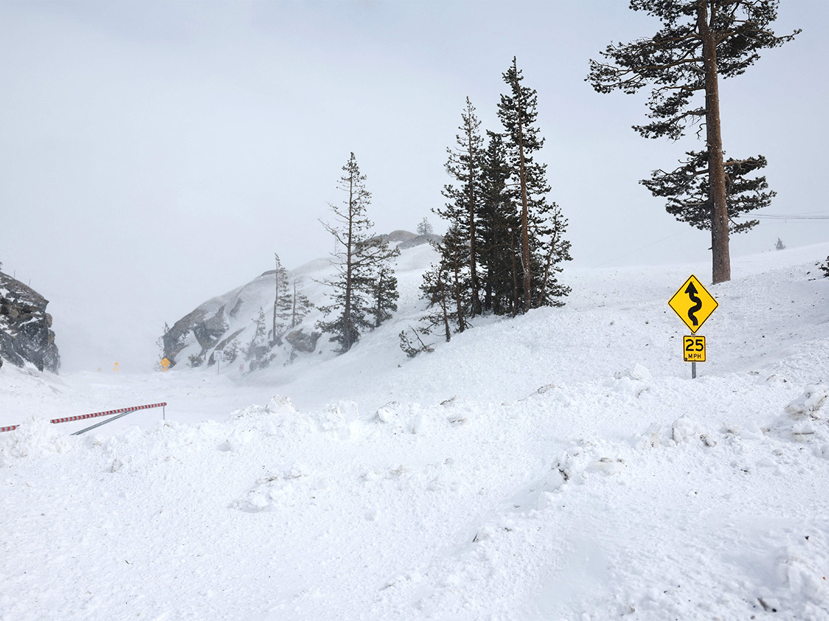 Vehicles Stuck on California Interstate as Heavy Snow - Sakshi4