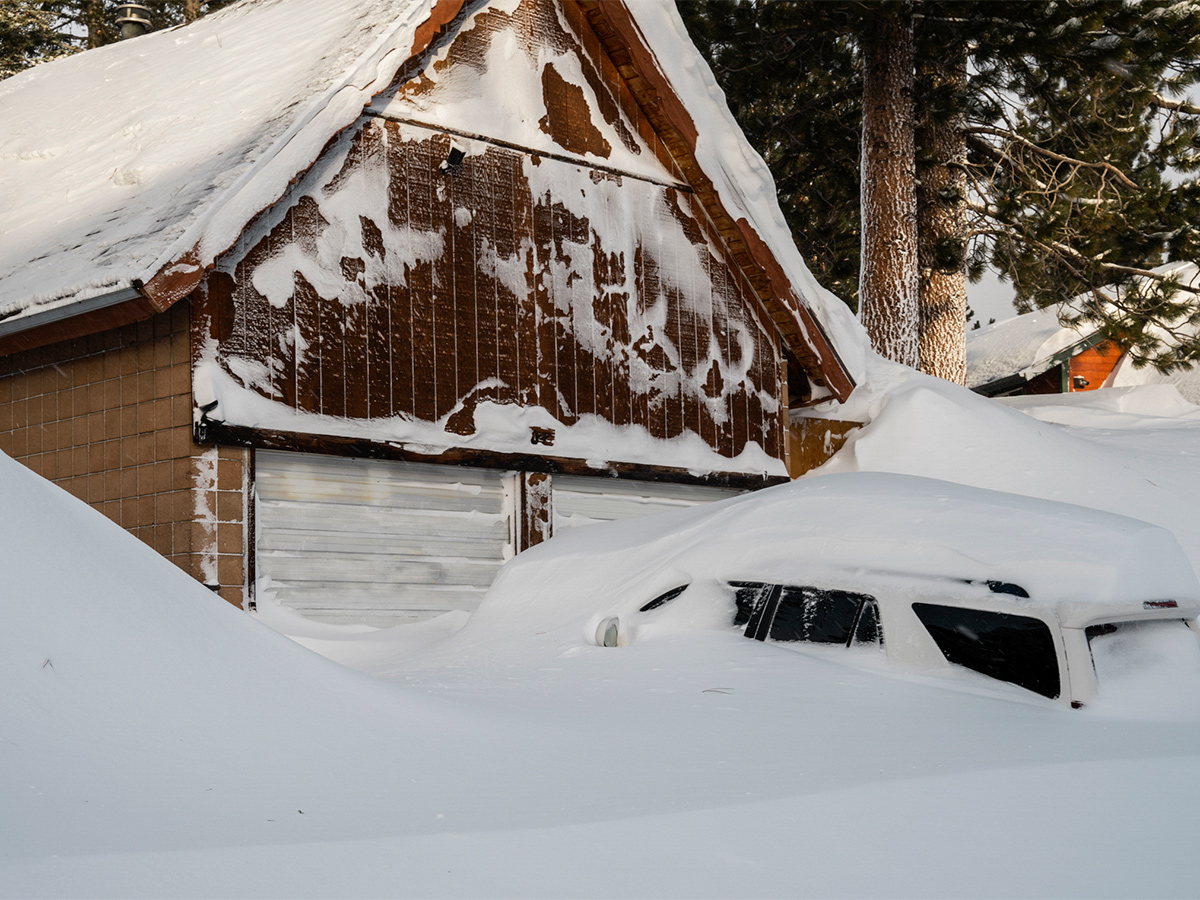 Vehicles Stuck on California Interstate as Heavy Snow - Sakshi37