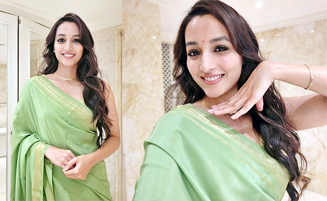 Srinidhi Shetty Latest Pics On Saree Day Goes Viral - Sakshi1