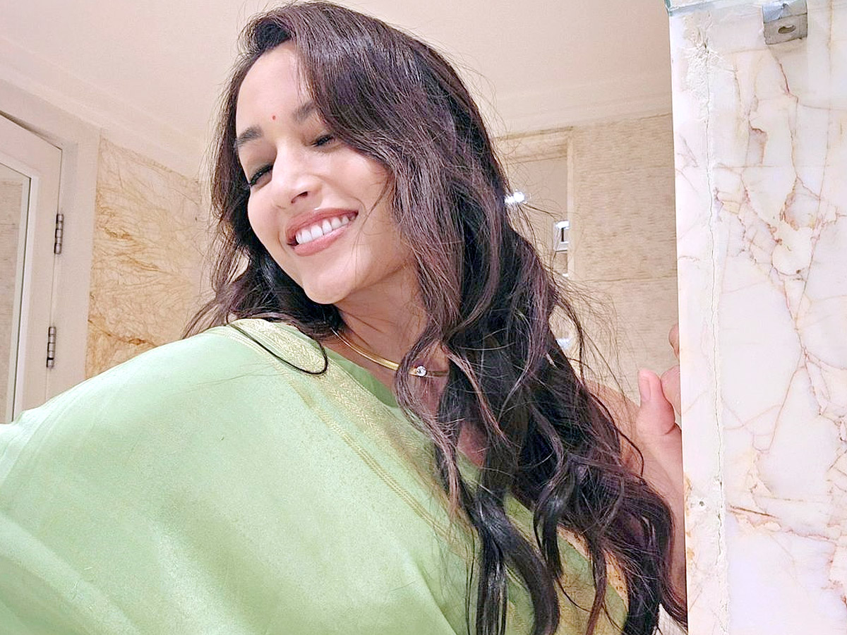 Srinidhi Shetty Latest Pics On Saree Day Goes Viral - Sakshi9