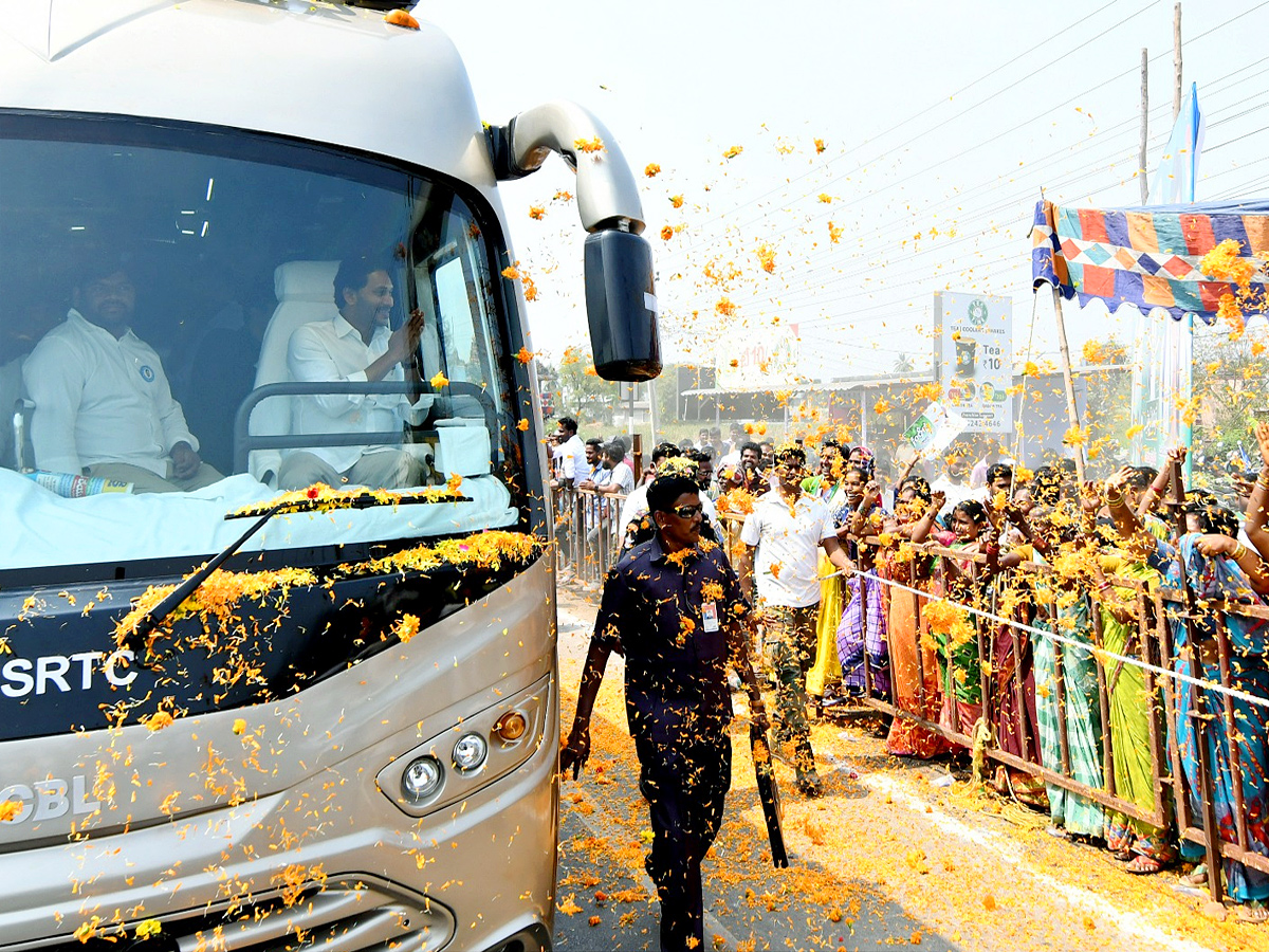 Anakapalli Public Grand Welcome to CM YS Jagan Photos - Sakshi12