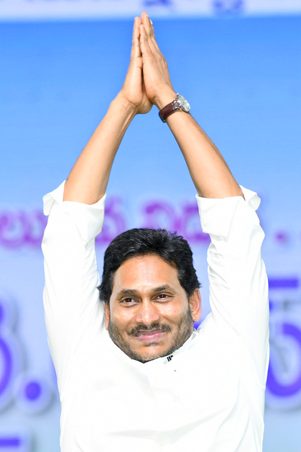 Anakapalli Public Grand Welcome to CM YS Jagan Photos - Sakshi15