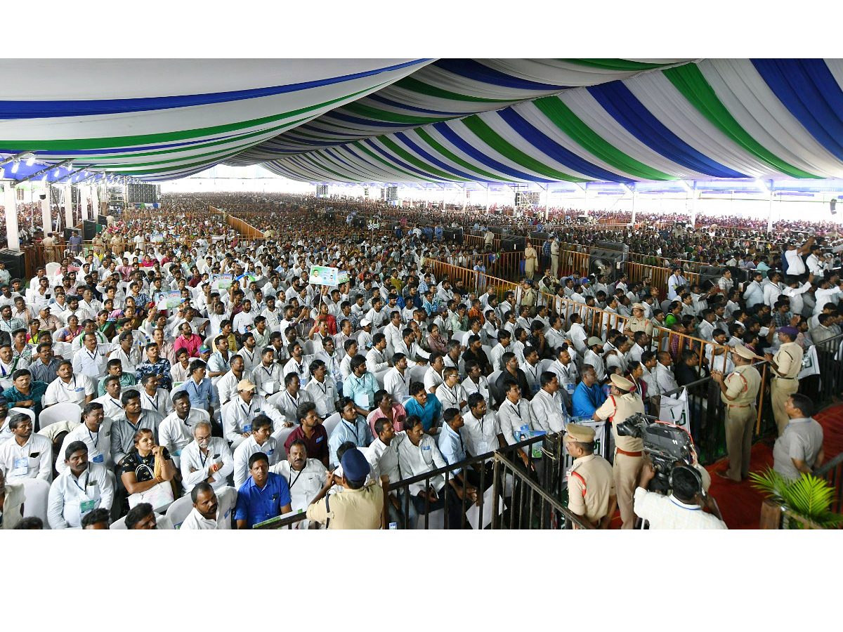 Anakapalli Public Grand Welcome to CM YS Jagan Photos - Sakshi16