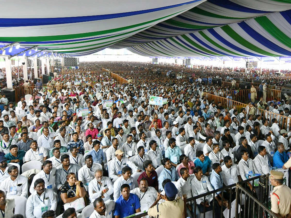 Anakapalli Public Grand Welcome to CM YS Jagan Photos - Sakshi18